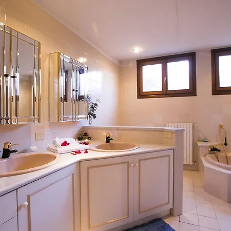 Brentano Magnifico Apartment
